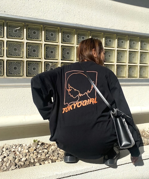 WHO'S WHO gallery（フーズフーギャラリー）の「《WEB限定》東京ガール ベーシックロンT（Tシャツ/カットソー・レディース・ホワイト/ブルー/グリーン/レッド/ライトグレー/チャコールグレー/イエロー/ネイビー/ブラック・F）」の2枚目の写真