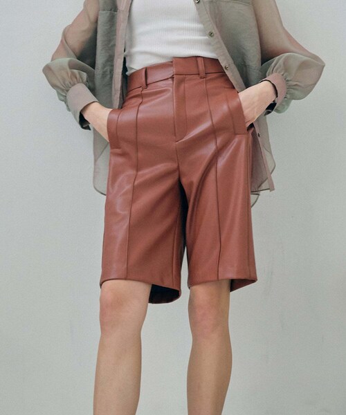 city(シティ)の「レザーコーティングショーツ(パンツ・レディース・BLACK/BROWN・1/2)」の1枚目の写真