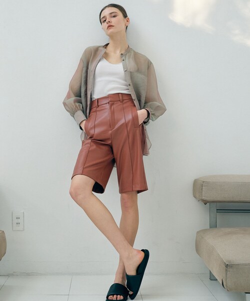 city(シティ)の「レザーコーティングショーツ(パンツ・レディース・BLACK/BROWN・1/2)」の2枚目の写真
