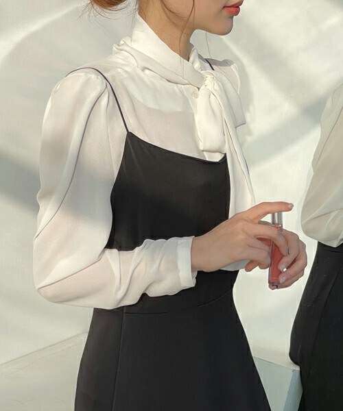 DHOLIC（ディーホリック）の「リボンブラウス（シャツ/ブラウス・レディース・ベージュ/ブルー/ホワイト・ONESIZE）」の2枚目の写真