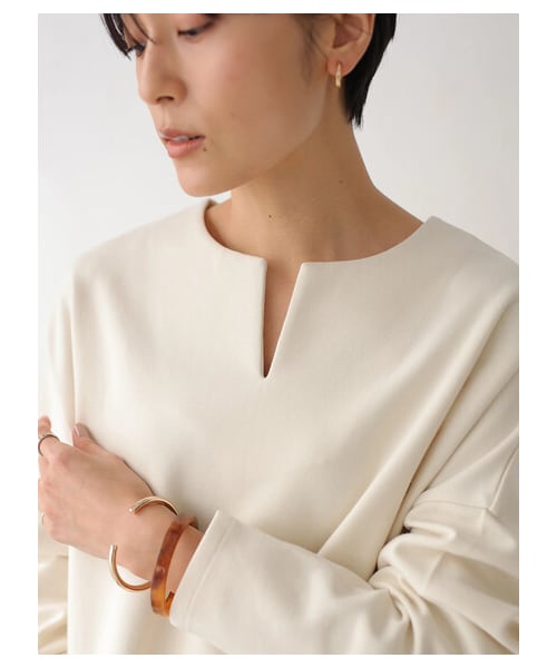 AMERICAN HOLIC（アメリカンホリック）の「キーネックポンチプルオーバー（トップス・アイボリー/チャコールグレー/ライトベージュ・F）」の4枚目の写真