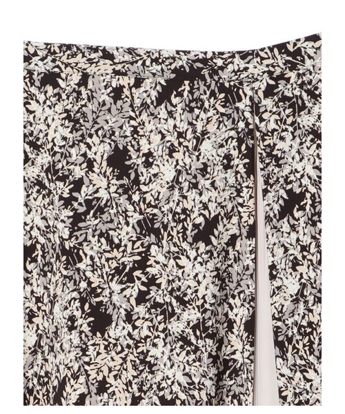 AMERICAN HOLIC(アメリカンホリック)の「Flower切り替え部分プリーツスカート(スカート・オフホワイト/ブラック/ベージュ/サックスブルー・F)」の3枚目の写真
