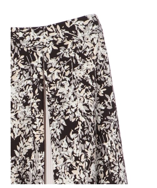 AMERICAN HOLIC(アメリカンホリック)の「Flower切り替え部分プリーツスカート(スカート・オフホワイト/ブラック/ベージュ/サックスブルー・F)」の4枚目の写真