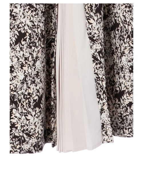 AMERICAN HOLIC(アメリカンホリック)の「Flower切り替え部分プリーツスカート(スカート・オフホワイト/ブラック/ベージュ/サックスブルー・F)」の5枚目の写真