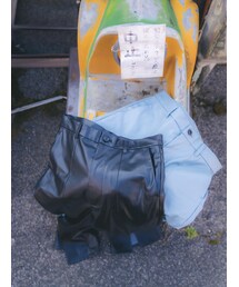 YohKi | "Nisekawa" center slit fake leather flare pants (LIGHT BLUE)(その他パンツ)