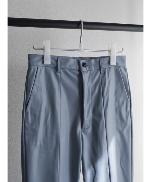YohKi(ヨウキ)の「"Nisekawa" center slit fake leather flare pants (LIGHT BLUE)(その他パンツ・レディース・LIGHT BLUE・1/2/3)」の5枚目の写真