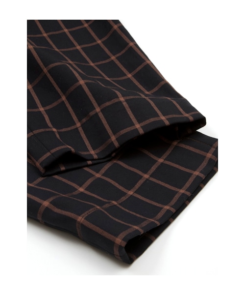 w closet(ダブルクローゼット)の「グラフチェックタックパンツ(パンツ・レディース・ダークネイビー×ブラウン/ブラック×オフホワイト/ダークグリーン×ブルー・FREE)」の9枚目の写真