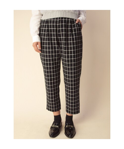 w closet(ダブルクローゼット)の「グラフチェックタックパンツ(パンツ・レディース・ダークネイビー×ブラウン/ブラック×オフホワイト/ダークグリーン×ブルー・FREE)」の1枚目の写真