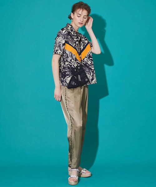 TOGA PULLA（トーガ　プルラ）の「ダブルミニバッグ TOGA×PORTERTC11-AG503（バッグ・レディース・BLACK/BEIGE/KHAKI/BLUE・メイン/サブ）」の21枚目の写真