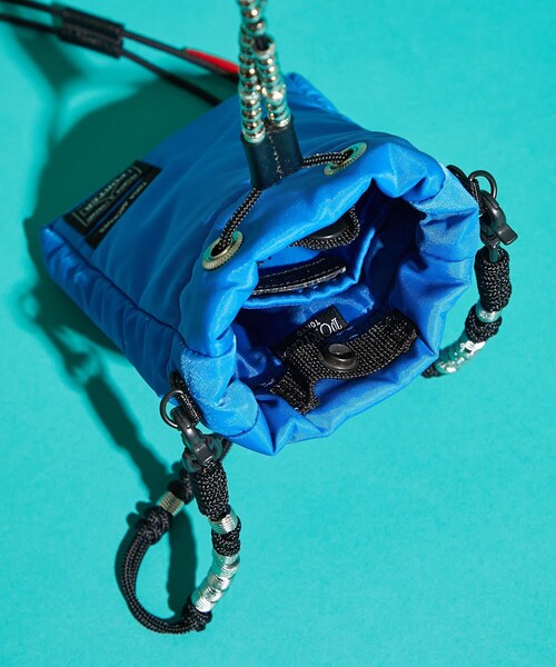 TOGA PULLA（トーガ　プルラ）の「ダブルミニバッグ TOGA×PORTERTC11-AG503（バッグ・レディース・BLACK/BEIGE/KHAKI/BLUE・メイン/サブ）」の6枚目の写真