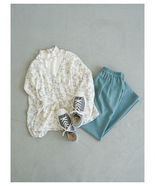 earth music&ecology(アースミュージックアンドエコロジー)の「CONVERSE×earthALLSTAR LIGHT OX(シューズ・グレー/ピンク/オリーブ・5cm/23cm/24cm)」の2枚目の写真