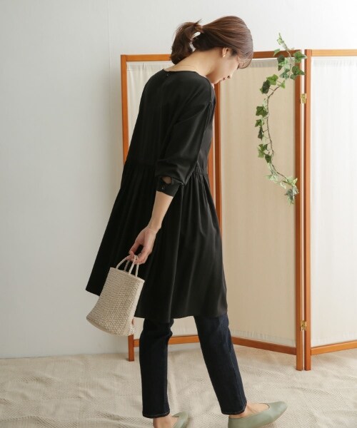 URBAN RESEARCH DOORS(アーバンリサーチドアーズ)の「腰部碎褶中長版洋裝(ワンピース/ドレス・レディース・淺膚色/黑色・one)」の9枚目の写真