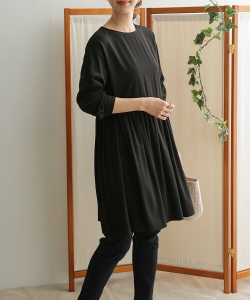 URBAN RESEARCH DOORS(アーバンリサーチドアーズ)の「腰部碎褶中長版洋裝(ワンピース/ドレス・レディース・淺膚色/黑色・one)」の4枚目の写真