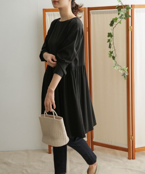 URBAN RESEARCH DOORS(アーバンリサーチドアーズ)の「腰部碎褶中長版洋裝(ワンピース/ドレス・レディース・淺膚色/黑色・one)」の5枚目の写真