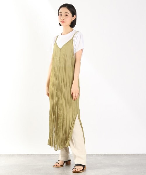 LOWRYS FARM（ローリーズファーム）の「シアープリーツキャミワンピ（ワンピース/ドレス・アイボリー/ブラック/グリーン/ブルー）」の3枚目の写真