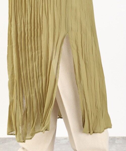 LOWRYS FARM（ローリーズファーム）の「シアープリーツキャミワンピ（ワンピース/ドレス・アイボリー/ブラック/グリーン/ブルー）」の10枚目の写真