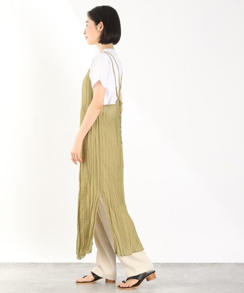 LOWRYS FARM（ローリーズファーム）の「シアープリーツキャミワンピ（ワンピース/ドレス・アイボリー/ブラック/グリーン/ブルー）」の5枚目の写真