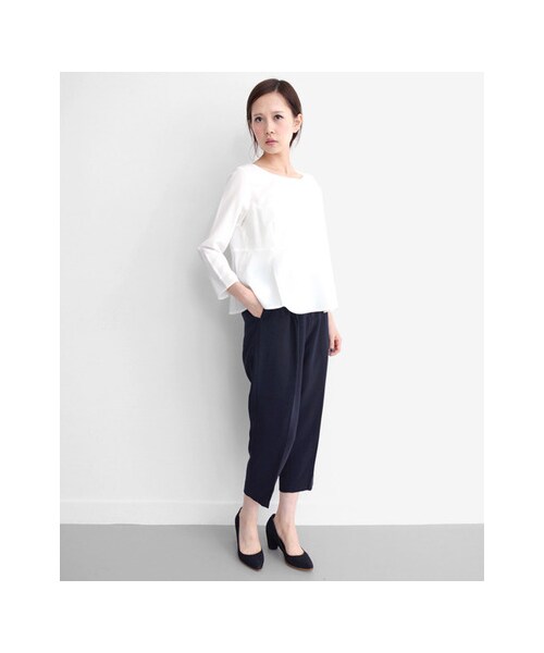 KBF(ケイビーエフ)の「KBF+ フロントタッククロップドパンツ(パンツ・レディース・GRY/BLK/NVY・one)」の4枚目の写真