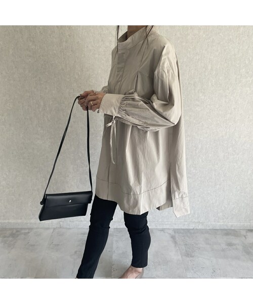 copine（コピン）の「たっぷりギャザー！袖リボンタイプライターオーバーサイズシャツ(3color)【クリックポスト対象商品】（シャツ/ブラウス・レディース・ホワイト/グレー/ブラウン・ワンサイズ）」の2枚目の写真