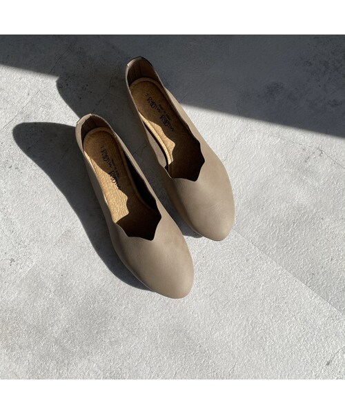 copine（コピン）の「かかとが踏める柔らか素材♪フラワーカットフラットシューズ(4color/4size）【クリックポスト対象商品】（バレエシューズ・レディース・ベージュ/オーク/キャメル/ブラック・S/M/L/L L）」の3枚目の写真