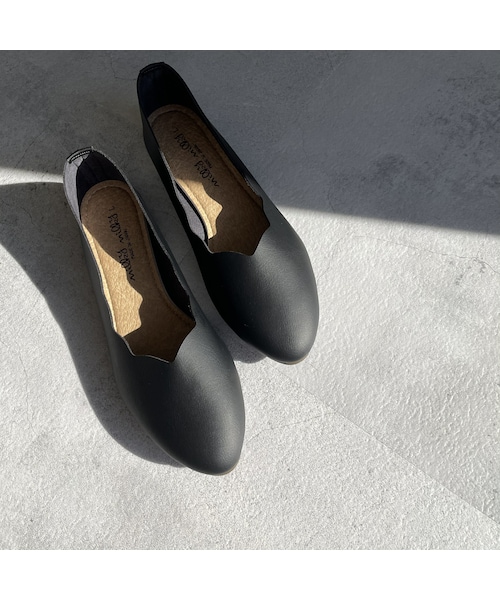 copine（コピン）の「かかとが踏める柔らか素材♪フラワーカットフラットシューズ(4color/4size）【クリックポスト対象商品】（バレエシューズ・レディース・ベージュ/オーク/キャメル/ブラック・S/M/L/L L）」の2枚目の写真