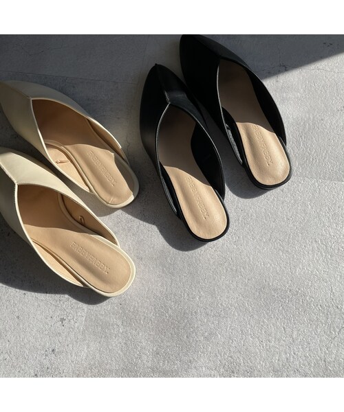 copine（コピン）の「センターシームデザインミュールスリッパ(2color/3size）【クリックポスト対象商品】（その他シューズ・レディース・ホワイト/ブラック・S/M/L）」の2枚目の写真