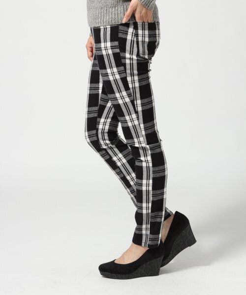 LEPSIM（レプシィム）の「ストレッチチェックスリムパンツ（パンツ・レディース・ブラック/グリーン/ネイビー・Ｓ/Ｍ/Ｌ）」の4枚目の写真