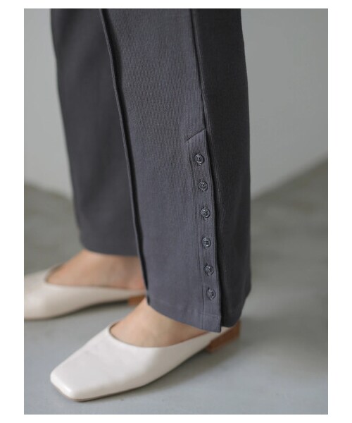 AMERICAN HOLIC（アメリカンホリック）の「サイドボタンリブパンツ（パンツ・チャコールグレー/グレーベージュ・M/L）」の17枚目の写真