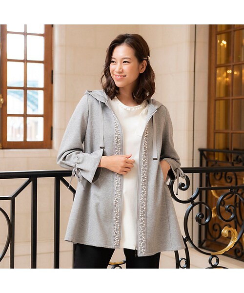 TO BE CHICダンボールビジューパーカー TO BE CHIC（トゥー ビー シック）の「【L】ダンボールビジュー