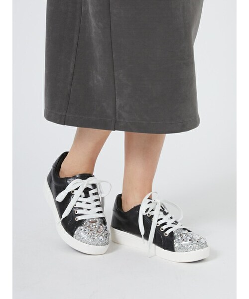 Rewde(ルゥデ)の「ビジューモチーフスニーカー(1R18-SK01)(スニーカー・レディース・ブラック/ホワイト/ベージュ・S/M/L/LL)」の1枚目の写真