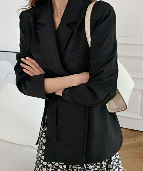 DHOLIC（ディーホリック）の「[ontheriver] ベルト付テーラードジャケット（テーラードジャケット・レディース・ブラウン/ブラック・ONESIZE）」の2枚目の写真