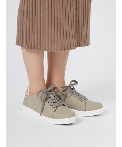 Rewde(ルゥデ)の「カカトスタッズ付スニーカー(1R18-SK02)(スニーカー・レディース・ベージュ/ホワイト/グレー・S/M/L/LL)」の1枚目の写真