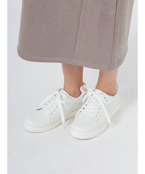 Rewde(ルゥデ)の「カカトスタッズ付スニーカー(1R18-SK02)(スニーカー・レディース・ベージュ/ホワイト/グレー・S/M/L/LL)」の2枚目の写真