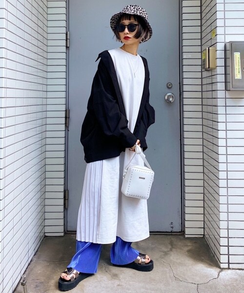 PAGEBOY（ページボーイ）の「【WEB先行予約】サイドプリーツカットワンピース（ワンピース/ドレス・レディース・ブラック×ホワイト/ブラック×ブラック/グレージュ・F）」の11枚目の写真