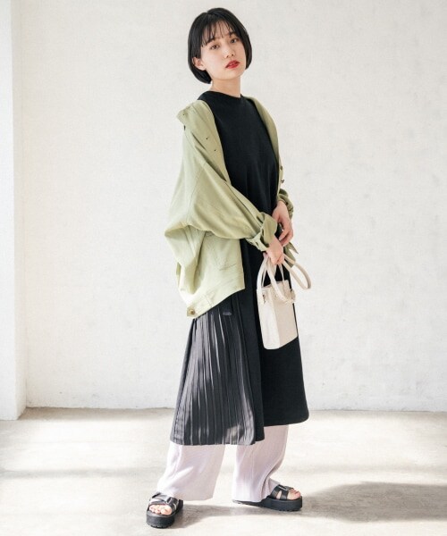 PAGEBOY（ページボーイ）の「【WEB先行予約】サイドプリーツカットワンピース（ワンピース/ドレス・レディース・ブラック×ホワイト/ブラック×ブラック/グレージュ・F）」の2枚目の写真