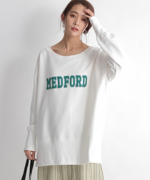 Andemiu(アンデミュウ)の「デザインロゴスウェット(トップス・ホワイト/ネイビー)」の1枚目の写真