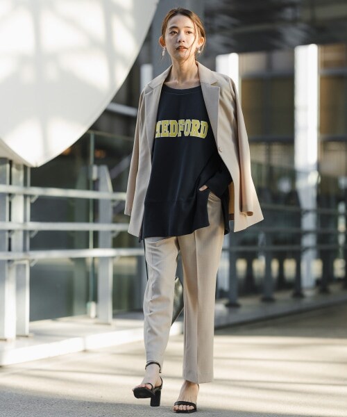 Andemiu(アンデミュウ)の「デザインロゴスウェット(トップス・ホワイト/ネイビー)」の5枚目の写真