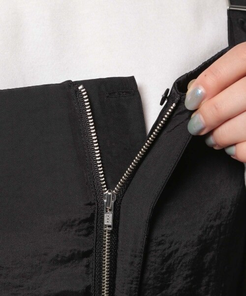 PAGEBOY（ページボーイ）の「グロッシーツイルキャミワンピース（ワンピース/ドレス・ブラック/グレージュ）」の17枚目の写真