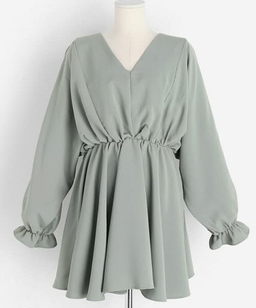 DHOLIC（ディーホリック）の「Vネックフレアブラウス（シャツ/ブラウス・レディース・ベージュ/ブラック/グリーン・FREE）」の3枚目の写真