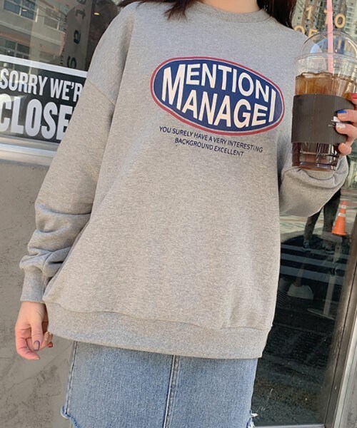 DHOLIC STYLE（ディーホリックスタイル）の「[ririnco] オーバルレタリングスウェット（スウェット・レディース・オレンジ/グレー/ホワイト/ブルー・FREE）」の3枚目の写真