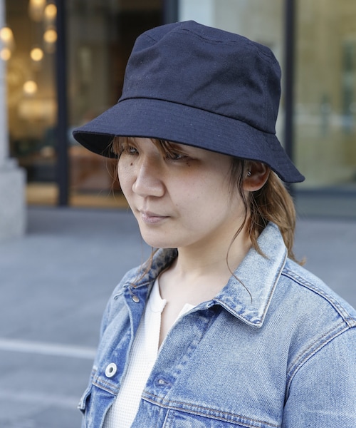 3coins(3coins)の「【春が似合うくすみカラー】シンプルバケットハット(ハット・アイボリー/その他/ブラック・0)」の2枚目の写真