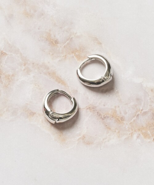 3coins(3coins)の「ミニドロップワンタッチピアス(ピアス(両耳用)・シルバー/ゴールド・0)」の1枚目の写真