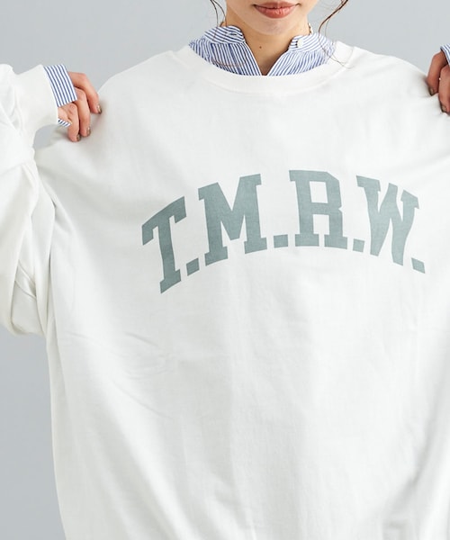 DouDou(ドゥドゥ)の「TMRW ミニ裏毛ロゴスウェット(Tシャツ/カットソー・レディース・ホワイト/ライトグレー/チャコールグレー・F)」の1枚目の写真