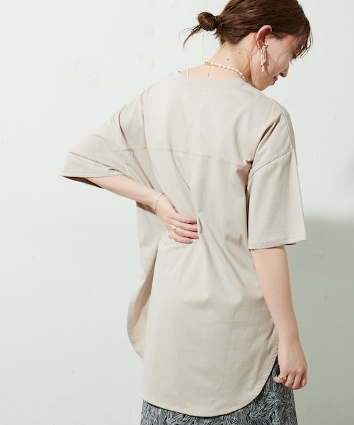 DISCOAT（ディスコート）の「裾ラウンドビッグTシャツ（Tシャツ/カットソー・レディース・オフホワイト/ライトグレー/チャコールグレー・F）」の3枚目の写真