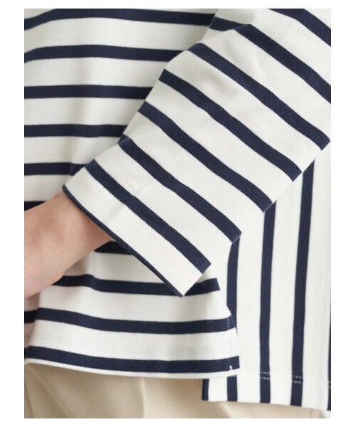 earth music&ecology(アースミュージックアンドエコロジー)の「サイド切替ボーダープルオーバー(トップス・ブラック/ベージュ/ブルー/ネイビー・F)」の7枚目の写真