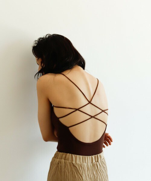 VACANCY（ヴァカンシー）の「バッククロスカップ付きキャミソール（インナーウェア/肌着・レディース・ホワイト/ブラック/ブラウン・FREE）」の3枚目の写真