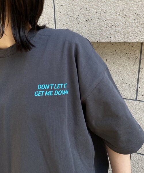 PAGEBOY（ページボーイ）の「【PAGEBOYLIM】フラワーグラフィックＴ【WEB先行予約】（トップス・レディース・オフホワイト/チャコールグレー/ベージュ・M, L）」の13枚目の写真