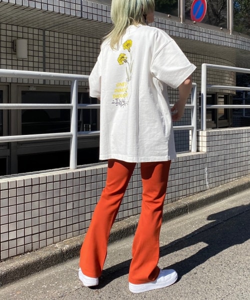 PAGEBOY（ページボーイ）の「【PAGEBOYLIM】フラワーグラフィックＴ【WEB先行予約】（トップス・レディース・オフホワイト/チャコールグレー/ベージュ・M, L）」の8枚目の写真