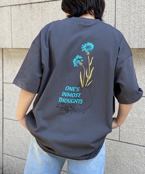 PAGEBOY（ページボーイ）の「【PAGEBOYLIM】フラワーグラフィックＴ【WEB先行予約】（トップス・レディース・オフホワイト/チャコールグレー/ベージュ・M, L）」の11枚目の写真