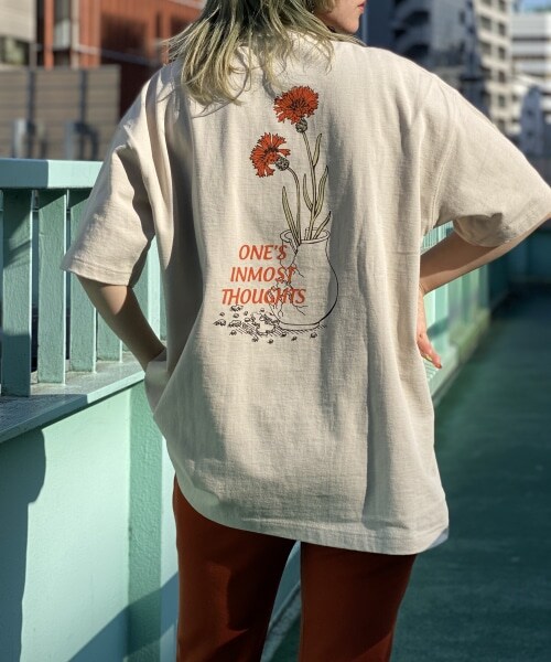 PAGEBOY（ページボーイ）の「【PAGEBOYLIM】フラワーグラフィックＴ【WEB先行予約】（トップス・レディース・オフホワイト/チャコールグレー/ベージュ・M, L）」の15枚目の写真